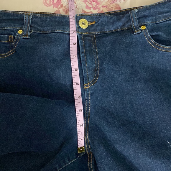 INC Denim | Skinny Leg Curvy Fit Short Style - Picture 11 of 12